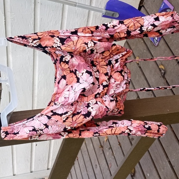 🟢BOGO🟢Floral Cropped Top - Picture 1 of 3